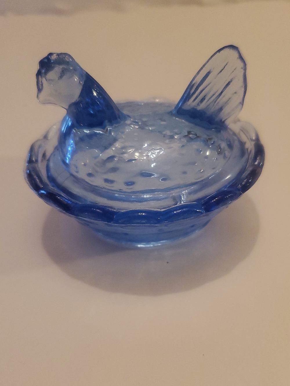 Rose's Closet Hen On Nest Glass Dish